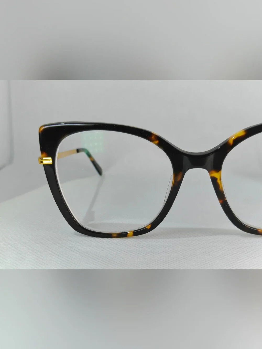 Delancey Classic Tortoiseshell Cat-Eye Women's Glasses. 20k Gold Color